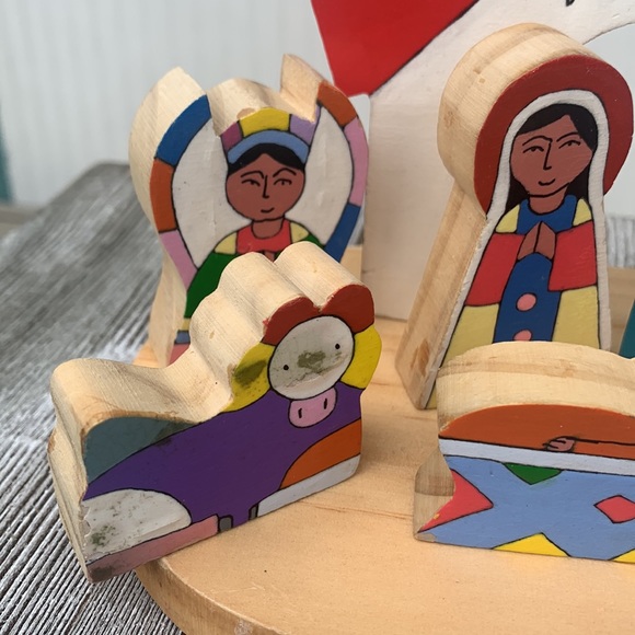 Wood nativity scene 8 piece - Picture 3 of 16